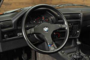 Image 16/19 of BMW M3 (1989)