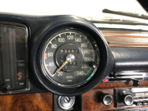 Image 27/31 of Mercedes-Benz 280 SE 3,5 (1970)