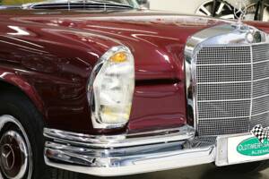 Bild 8/39 von Mercedes-Benz 220 SE b (1964)