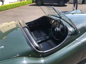 Image 6/6 de Jaguar XK 120 OTS (1954)