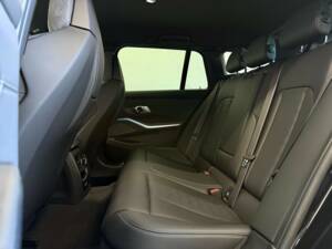 Image 23/34 of BMW M3 Competition Touring xDrive (2025)