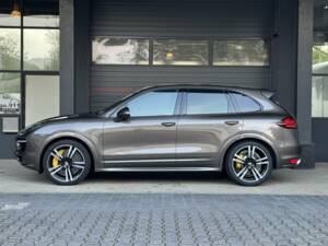 Bild 7/24 von Porsche Cayenne Turbo S (2014)