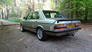 Image 3/41 de BMW 528i (1986)