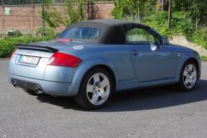 Image 17/20 de Audi TT 3.2 quattro (2004)