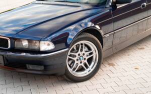 Image 14/55 of BMW 740i (1997)