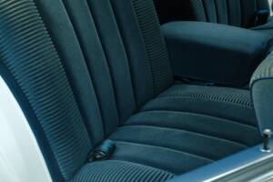 Bild 41/50 von Mercedes-Benz 230 (1977)