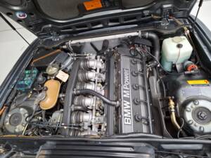 Image 27/33 of BMW M 635 CSi (1987)