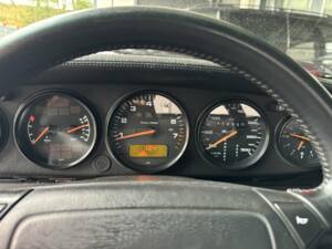 Image 24/37 de Porsche 911 Carrera 2 (1992)