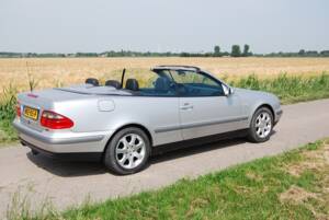 Image 18/46 of Mercedes-Benz CLK 200 (1999)