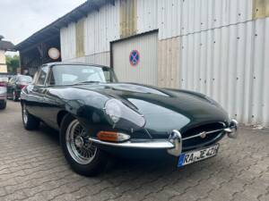 Image 3/39 de Jaguar Type E 4.2 (1966)
