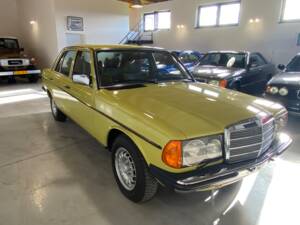 Bild 3/71 von Mercedes-Benz 250 (1979)
