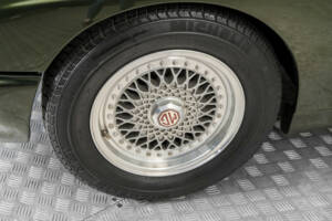 Image 23/50 of MG RV8 (1991)