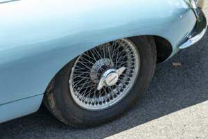 Image 47/50 de Jaguar E-Type (1968)