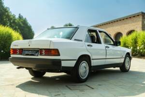 Image 13/45 of Mercedes-Benz 190 E (1987)