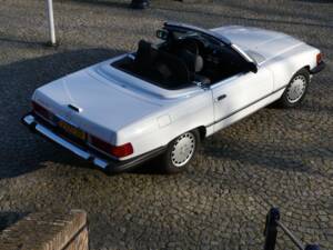 Afbeelding 2/7 van Mercedes-Benz 560 SL (1989)