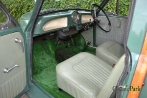 Image 20/50 of Morris Minor 1000 Traveller (1964)