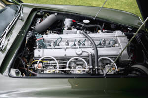 Image 26/28 of Aston Martin DB 6 Mk II (1970)