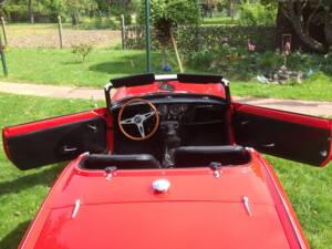 Image 8/68 of Triumph Spitfire Mk II (1965)