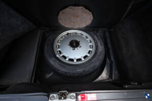 Image 31/85 of Mercedes-Benz 560 SL (1986)