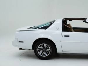 Bild 15/15 von Pontiac Firebird TransAm (1990)