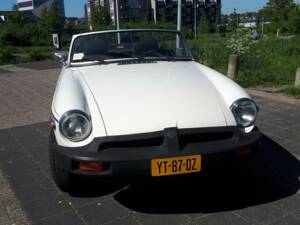 Image 4/8 of MG MGB (1979)