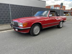 Immagine 1/11 di Mercedes-Benz 560 SL (1988)