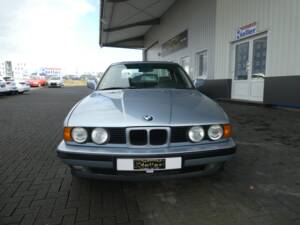 Image 2/16 of BMW 525i (1990)