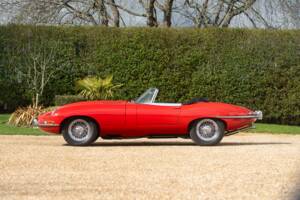 Image 12/50 de Jaguar E-Type (1967)