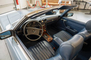 Image 20/33 de Mercedes-Benz 500 SL (1985)