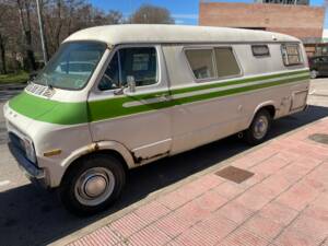 Image 6/20 of Dodge B 200 Sportsman (1976)