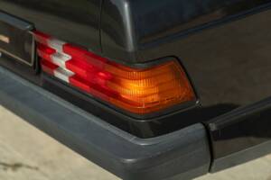 Imagen 11/50 de Mercedes-Benz 190 E (1988)