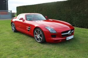 Image 8/57 of Mercedes-Benz SLS AMG (2010)