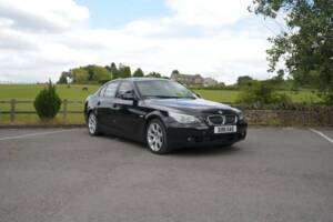 Bild 24/48 von BMW 550i (2006)