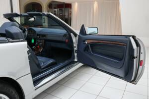 Bild 30/84 von Mercedes-Benz SL 320 (1996)