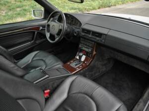 Image 25/50 of Mercedes-Benz SL 500 (1900)