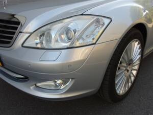 Image 25/98 of Mercedes-Benz S 500 L (2007)