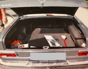 Image 11/13 of Mercedes-Benz 230 (1967)