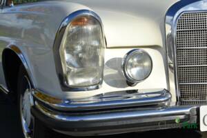 Image 41/50 of Mercedes-Benz 250 SE (1966)