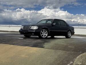 Bild 3/20 von Mercedes-Benz E 500 Limited (1994)