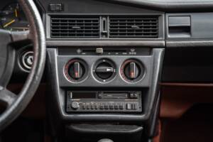 Bild 40/62 von Mercedes-Benz 190 E (1983)