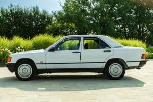 Image 5/45 of Mercedes-Benz 190 E (1987)