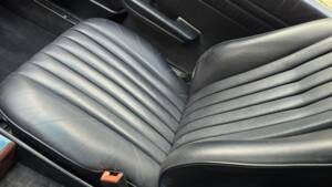 Image 12/34 of Mercedes-Benz 500 SL (1986)