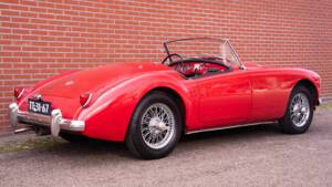 Image 7/8 of MG MGA 1500 (1956)