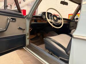 Image 6/20 of Mercedes-Benz 250 SE (1967)