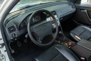Immagine 30/50 di Mercedes-Benz C 200 Kompressor (1996)