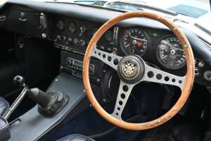 Image 27/50 of Jaguar E-Type (2+2) (1966)