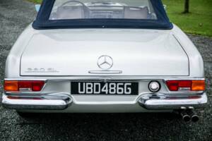 Image 21/35 of Mercedes-Benz 280 SL (1969)