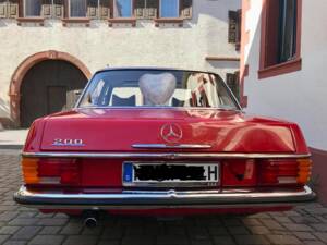 Image 5/7 of Mercedes-Benz 200 (1974)