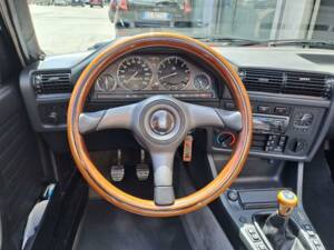 Immagine 22/50 di BMW 320i (1989)