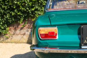 Bild 31/50 von Alfa Romeo Giulia 1300 GT Junior (1972)